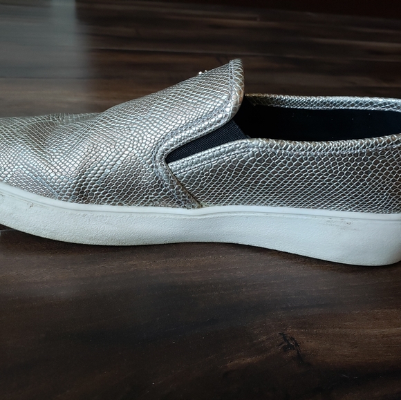 Authentic Gillio shoes size 8-8.5 silver loafers - Picture 5 of 5